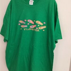 297. Gildan Green Tee with Florida Footprint Design NWOT Unisex